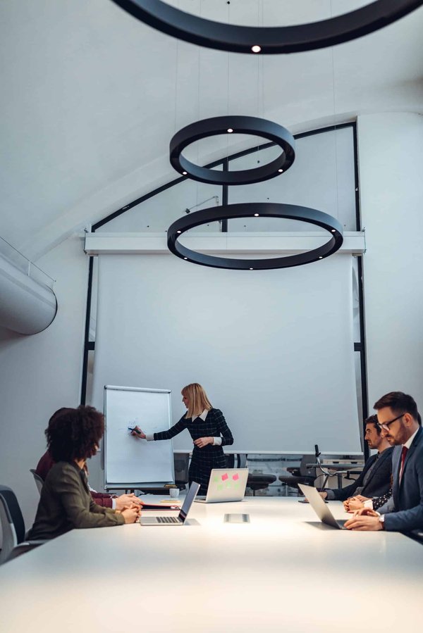 Comment le développement des infrastructures de recharge pour véhicules électriques impacte-t-il l'immobilier résidentiel?